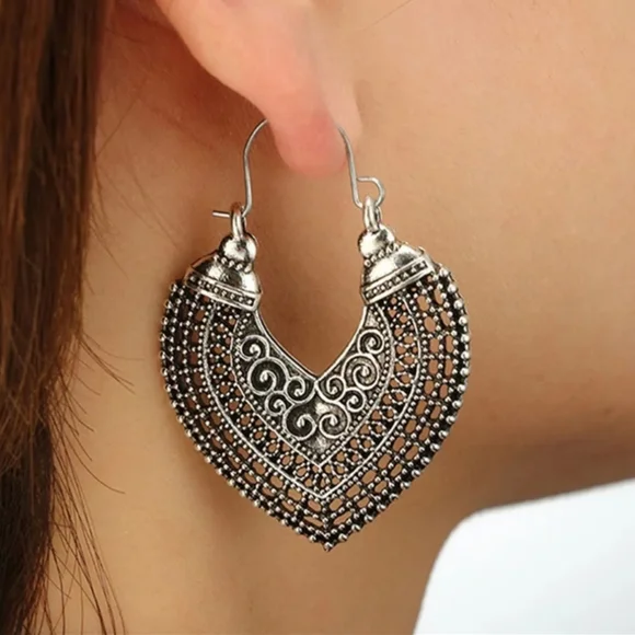 Vintage Style Dangle Earrings - Picture 2 of 2